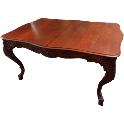 Grote Luikse Tafel Met Prachtig Beeldhouwwerk.