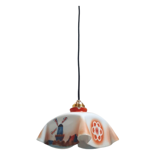 Antieke Opaline 'Zakdoek' Art Deco Lamp Met Tafelreel Van Molen En Decoratief Figuur Op Elke Zijde.