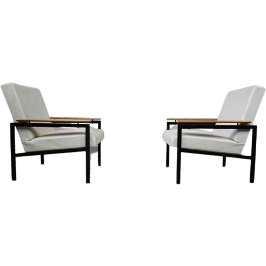 Pair Of Vintage Armchairs 1