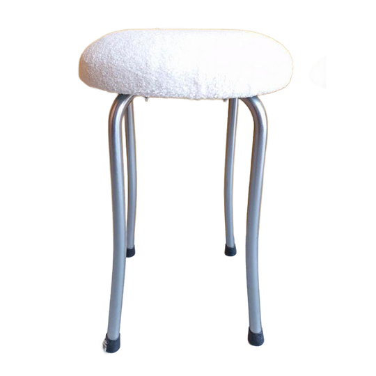 Vintage Kruk Met Nieuwe Teddy Stoffering Metalen Pootjes 1