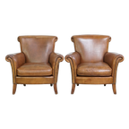 Set Van 2 Comfortabele Vintage Schapenleren Armchairs/ Fauteuils Afgewerkt Met Siernagels thumbnail 1