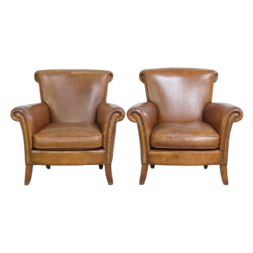 Set Van 2 Comfortabele Vintage Schapenleren Armchairs/ Fauteuils Afgewerkt Met Siernagels