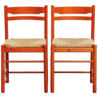 Leuke Set Van 2 Rode Vintage Houten Stoelen Uit De Jaren ’70 Met Een Gevlochten Rieten Zitting