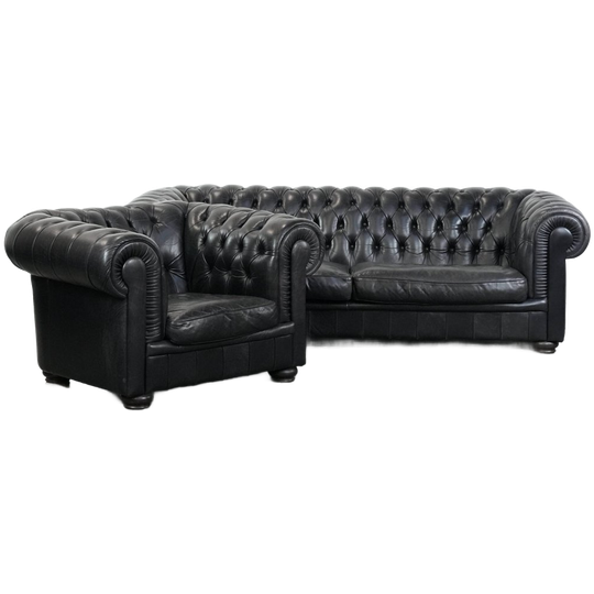 Geweldige Set Bestaande Uit Een Zwarte Chesterfield 2.5 Zits Bank En Fauteuil Gemaakt Van Rundleer 1
