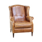 Sierlijke, Stijlvolle, Tijdloze En Comfortabele Oorfauteuil Gemaakt Van Rundleer In Engelse Stijl thumbnail 1