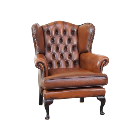 Zeer Mooie, Statige, Rundleren Chesterfield Oorfauteuil Met Elegante Pootjes In Een Fijne Kleur 1