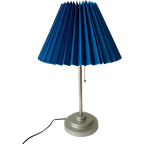 Jaren 80 Tafellamp Vandeheg Met Geplooide Blauwe Kap thumbnail 1