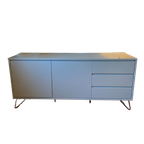 Stijlvol Licht Grijs Dressoir Met Koperen Poten Van MADE.com thumbnail 1