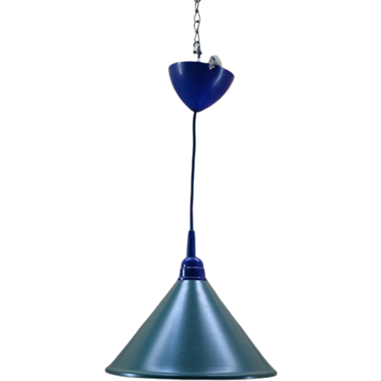 Hanglamp Met Een Metalen Kap 1