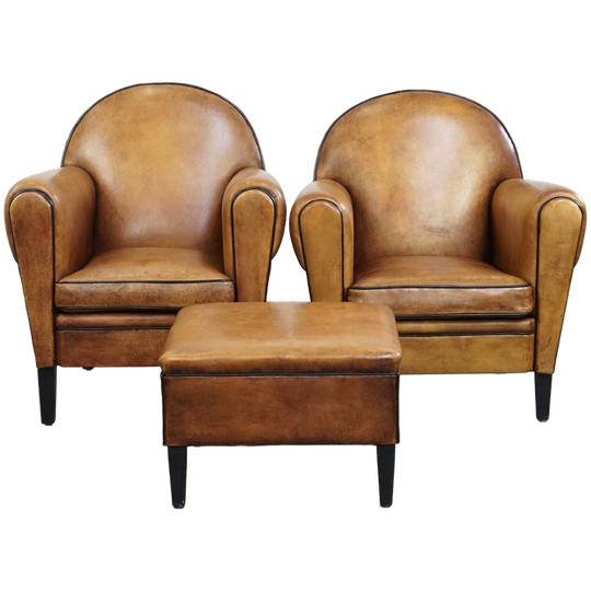 Luxe, Tijdloze Schapenleren Set Bestaande Uit 2 Fauteuils En Een Hocker In Art Deco Stijl 1