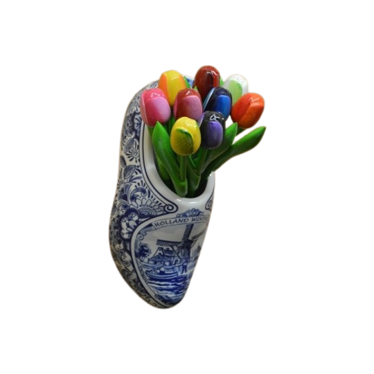 Klomp Van Aardewerk Met Houten Tulpen 1