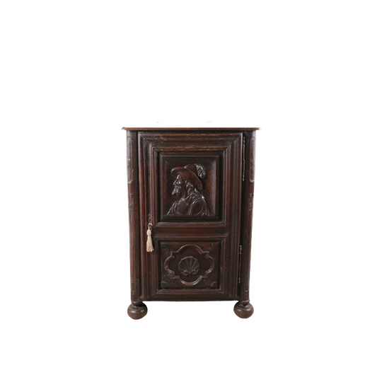 Unique 17th Century Cabinet Portrait And Scallop 1