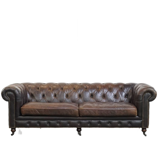 Luxe En Charmante Rundleren 3-zits Chesterfield Bank Op Wieltjes Met Een Onweerstaanbaar Karakter 1