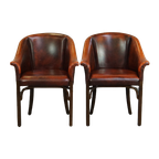 Set Van 2 Engelse Rundleren Eetkamerstoelen/ Tubchairs In Een Luxe Rode Chesterfield Kleur thumbnail 1