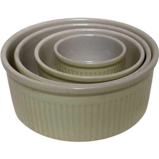 Set Van 4 P. Regout Pastel Schalen Reliving 1