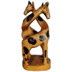 Houten Giraffes In Lieve Pose thumbnail 1