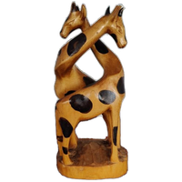Houten Giraffes In Lieve Pose
