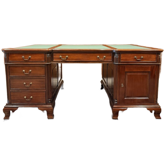 Klassiek Engels Bureau Met Groen Leer 1