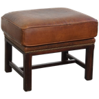 Hocker Gemaakt Van Schapenleer Met Een Houten Frame En Een Afwerking Met Siernagels thumbnail 1