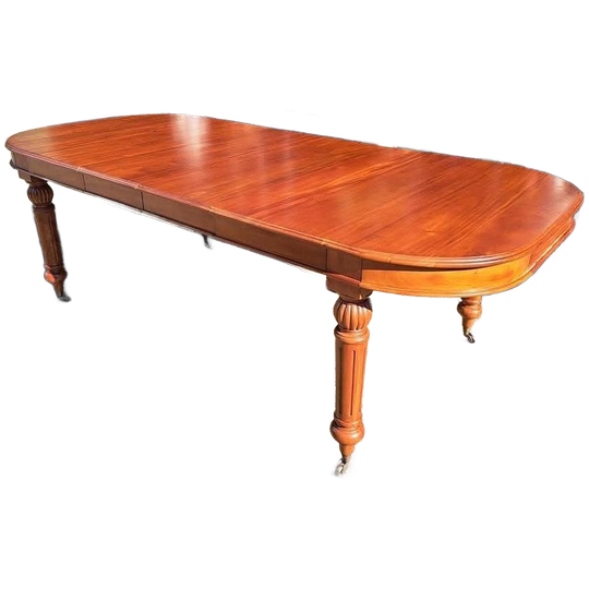 Prachtige Klassieke Ovale Houten Tafel Met Decoratieve Pote 1