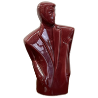 Man Torso Beeld Bordeauxrood Jaren 80