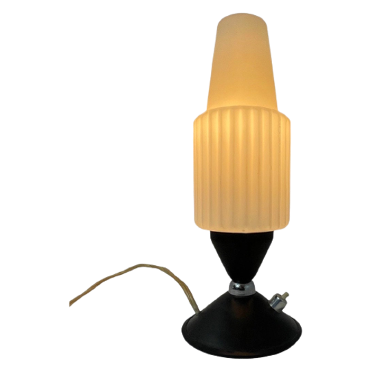 Ca. 1960 - Table Lamp With Ribbed Opaline Glass - Mounted On A Black Base 1