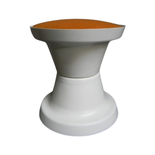 Vintage Kruk Met Oranje Zitting 1