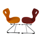 2 Stoelen. Design Verner Panton thumbnail 1