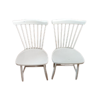Set Van 2 Klassieke Houten Stoelen