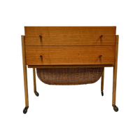 Vintage Naaikastje Op Pootjes En Wieltjes - 2 Lades + Mand