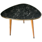 Vintage Salontafel / Koffietafel. Driehoekig, Drie Poten "Kidney Table" thumbnail 1
