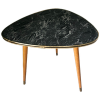 Vintage Salontafel / Koffietafel. Driehoekig, Drie Poten "Kidney Table"