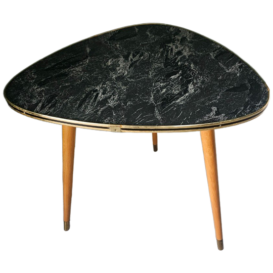 Vintage Salontafel / Koffietafel. Driehoekig, Drie Poten "kidney Table" 1
