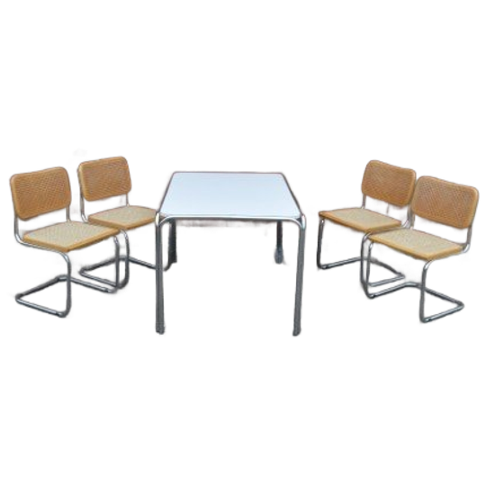 Vintage Eettafel Met Chromen Buizenframe En Vier Sesca B32 Stoelen Van Thonet Italië. 1