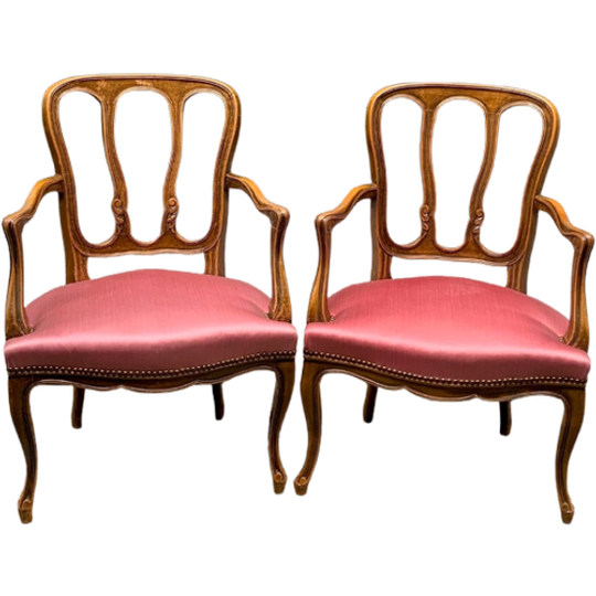 Paar Louis Xv Fauteuils. Notenhout. 1