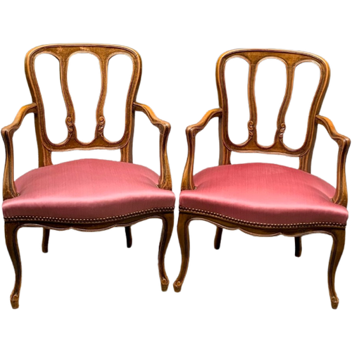 Paar Louis Xv Fauteuils. Notenhout.