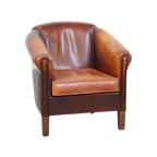 Correct Afgewerkte Schapenleren Clubfauteuil Met Prachtige Kleuren En Een Goed Zitcomfort thumbnail 1