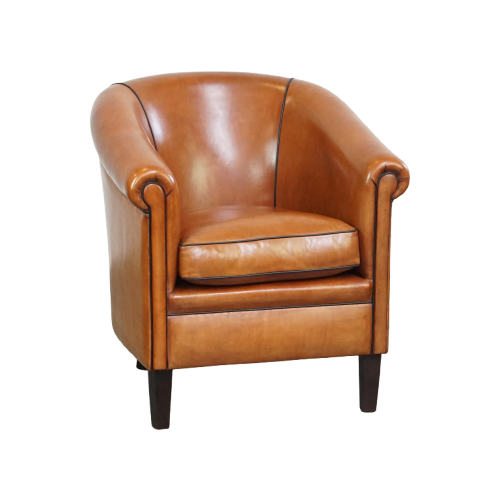 Zeer Comfortabele Cognac Kleurige Clubfauteuil Gemaakt Van Schapenleer En Strak Afgewerkt Met Zwa