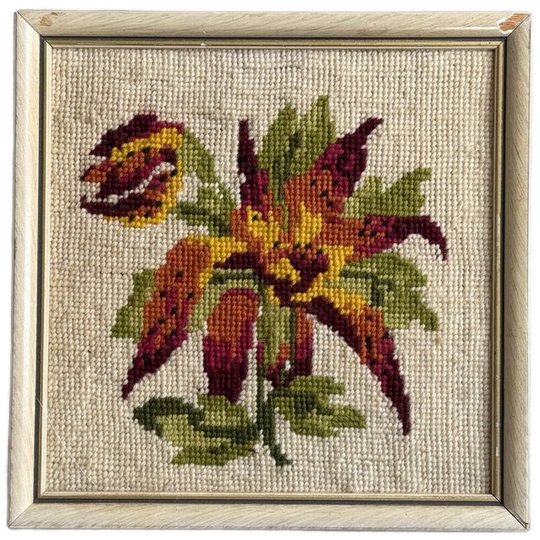 Vintage Vierkante Ingelijst Geborduurde Wanddecoratie Met Bloemen 1