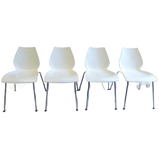 Mooi Set Van 4 Witte Kartell Maui Stoelen 1