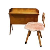 Vintage Naai/klepkastje Of Kindertafeltje Met Schoolstoeltje