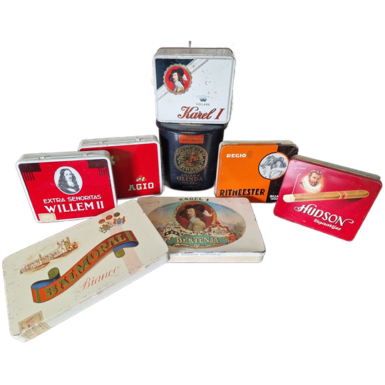 8 Oude Sigarendoosjes Zonder Inhoud 1