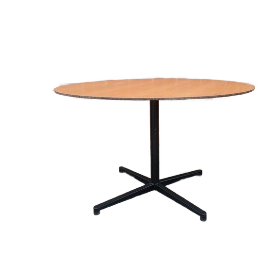 Ronde Design Tafel Met Stervoet 120 Cm Diameter 1