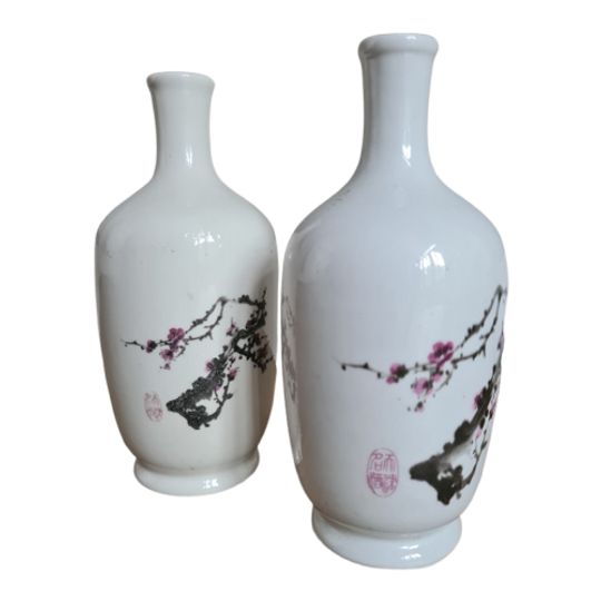 Twee Japanse Porseleinen Flesjes 1