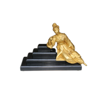 Antiek Bronzen Beeldje Op Een Houten Sokkel.