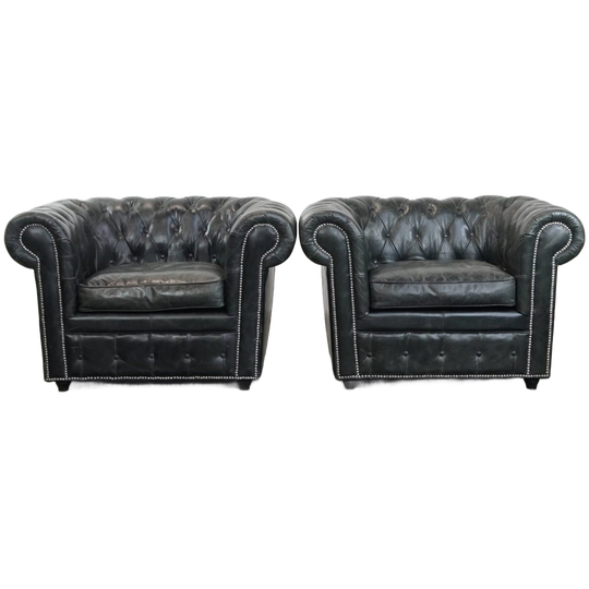 Tijdloze En Klassieke Set Ruime Zwarte Chesterfield Fauteuils Van Karaktervol Generfd Rundleer 1