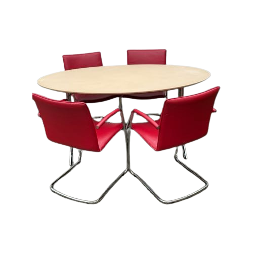 Tara Table With 4 Leolux Freyr Chairs