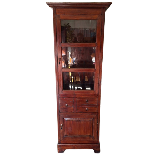 Koloniale Teakhouten Vitrinekast. Servieskast, Leuk Te Gebruiken Als Whiskeybar, Wijnkast Afm. 71x48cm En 202cm Hoog. 1