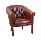 Zeer Luxe Rundleren Rode Chesterfield Clubfauteuil Met Een Sprekend Karakter thumbnail 1