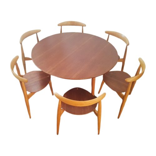 The Heart Eetkamer Set Van Hans J. Wegner Voor Fritz Hansen